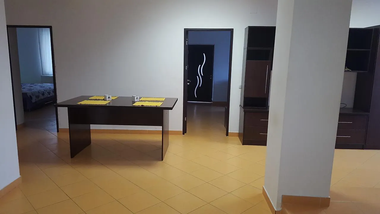 Pipera Park Lake View Apartments Бухарест